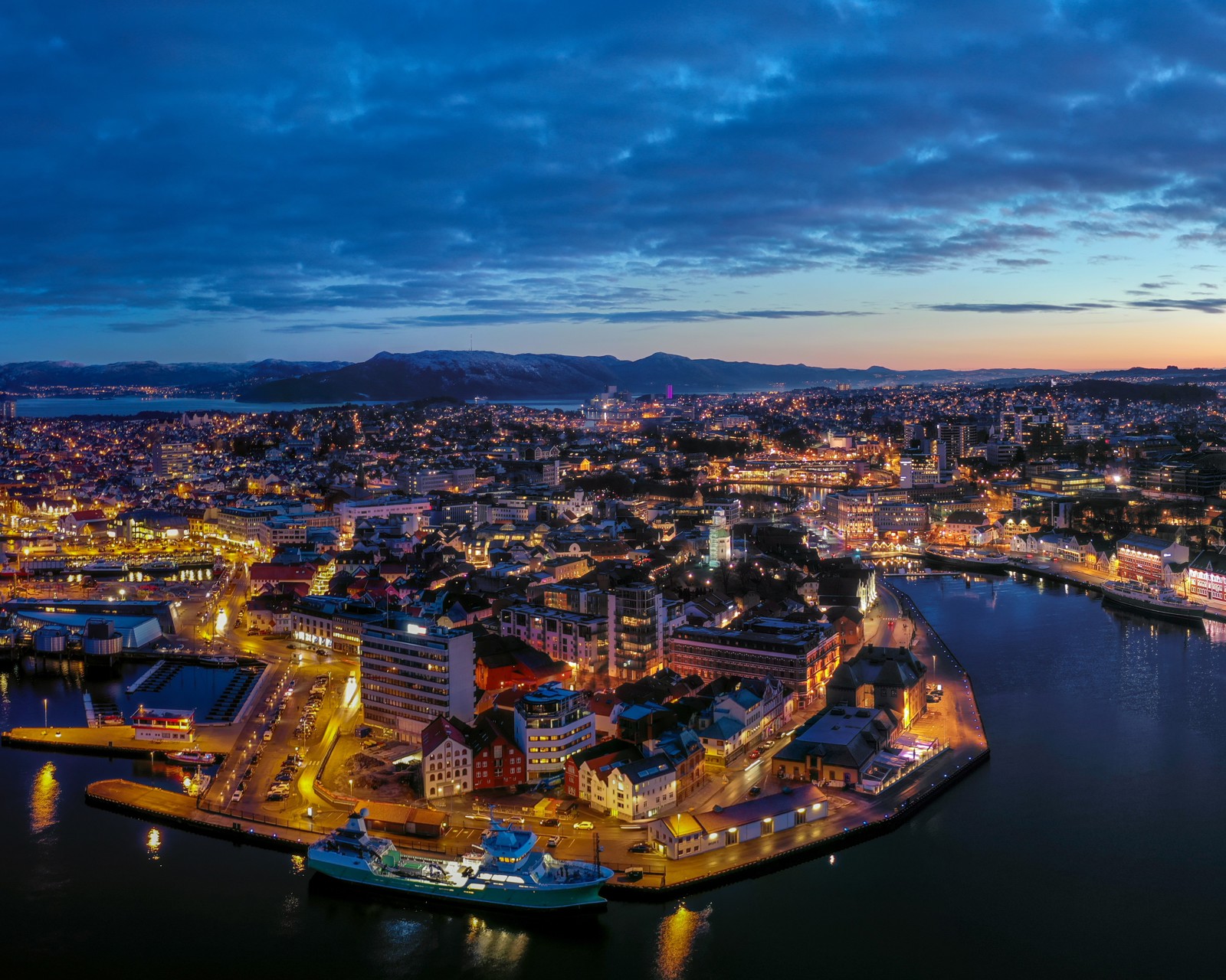 Kveldsbilde fra Stavanger sentrum. 